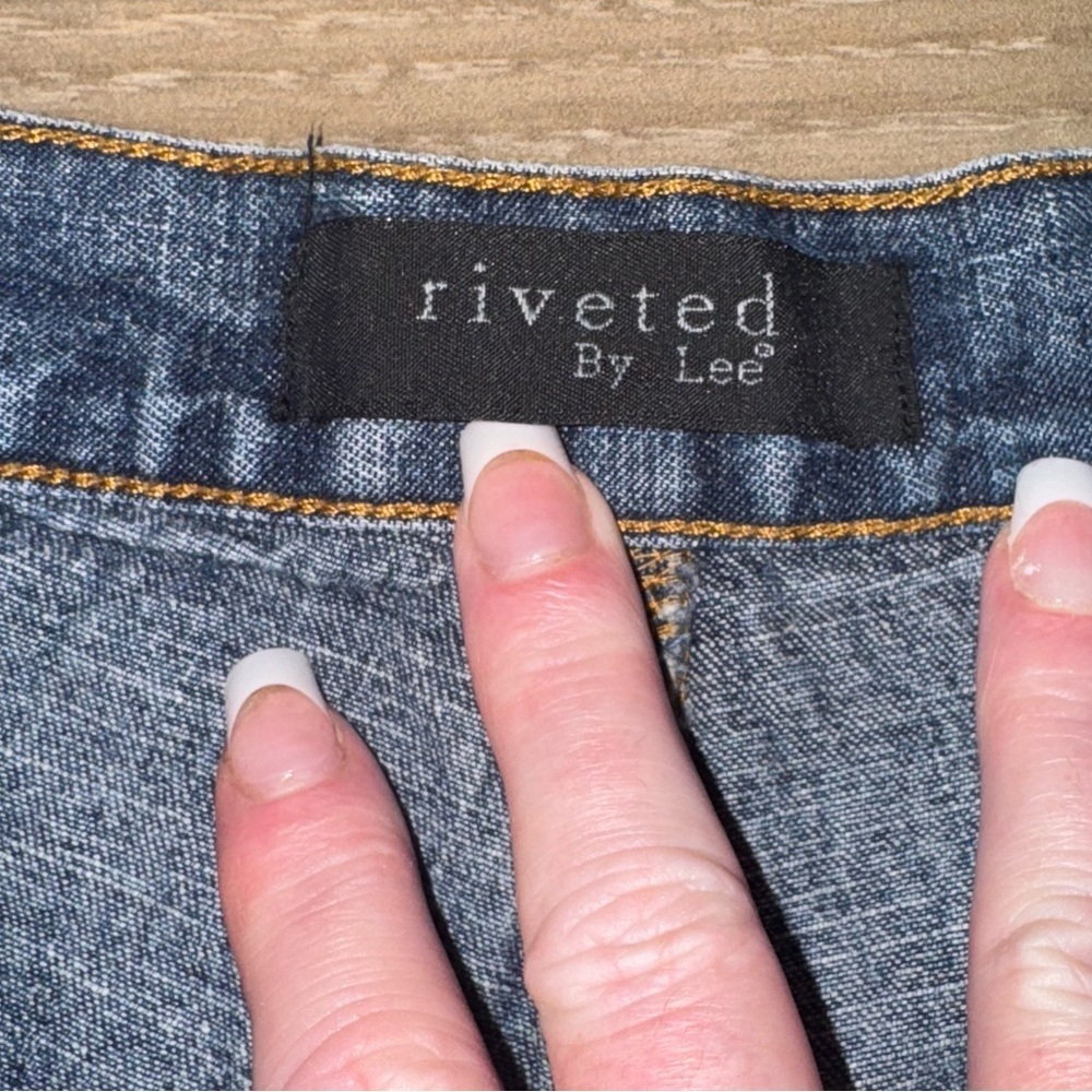 Riveted by Lee Women’s High waisted Cargo medium Wash denim shorts size 10 - Picture 7 of 15